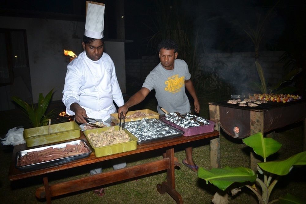 Mihini Hotel Habarana Bagian luar foto