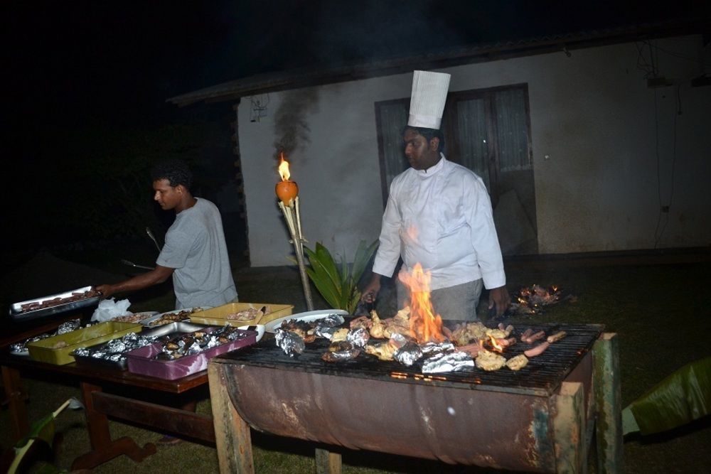 Mihini Hotel Habarana Bagian luar foto